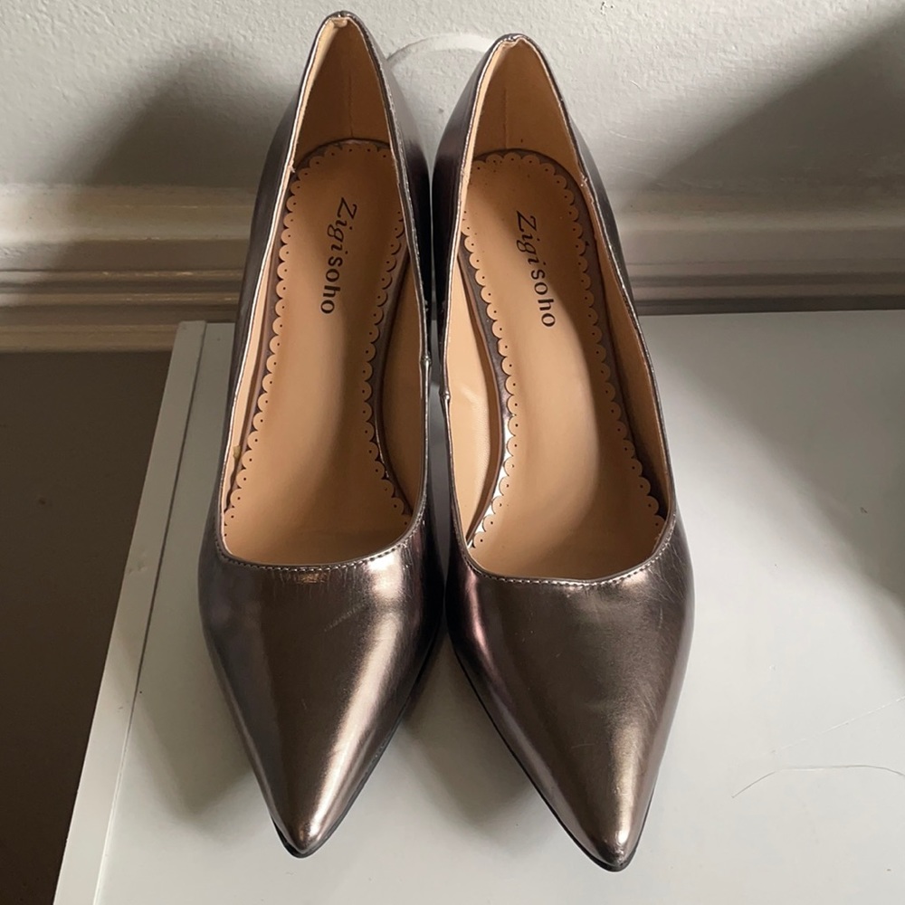 Size 10 heels in great condition